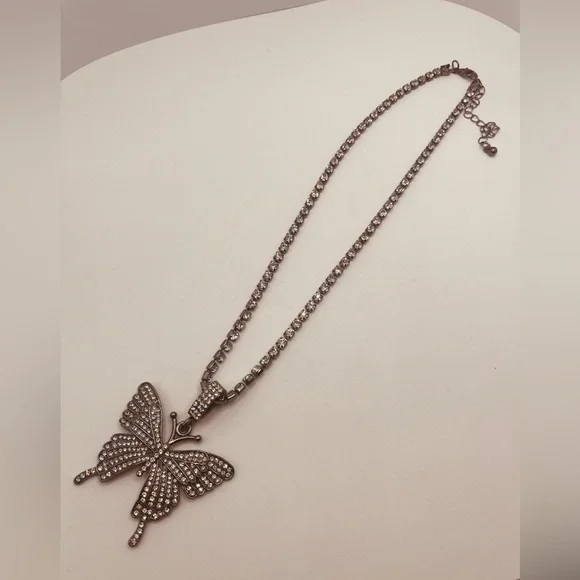 Necklace for women butterfly design - Picture 3 of 5